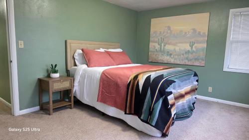 Postel nebo postele na pokoji v ubytování Bird's View Home