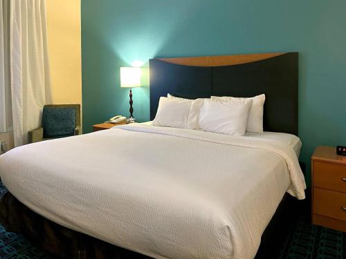 a large bed in a hotel room with a white bedspread at Country Inn & Suites by Radisson, Bismarck-Mandan in Bismarck