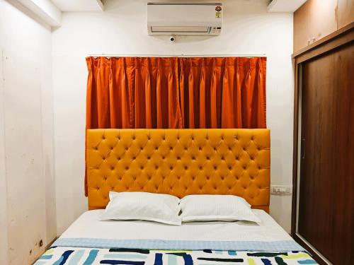 Ένα ή περισσότερα κρεβάτια σε δωμάτιο στο Crescent Stays Banjara Hills - Service Apartments