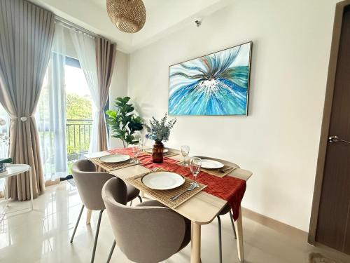 a dining room with a table with chairs and a painting at The Banyan Rest in Balibaguhan