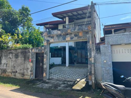 - l'accès à une maison avec garage dans l'établissement Charming Retreat, à Matara