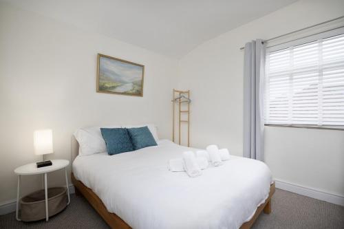 a bedroom with a white bed and a window at Beautiful 1-bed Apartment in Lincoln by Renzo, Lincoln Cathedral, Free Parking! in Lincoln