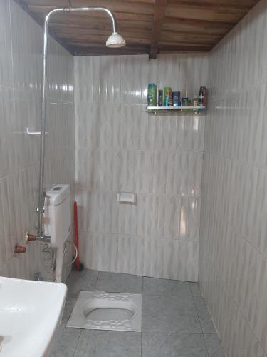 Um banheiro em Olimpos camping
