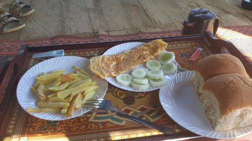 Makanan di atau berdekatan perkhemahan ini