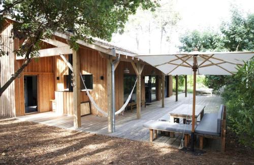 Κήπος έξω από το Belle Villa Pointe du Ferret - R170