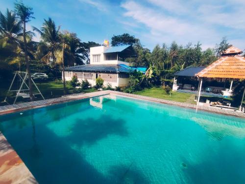 Bazén v ubytování Suggi Farm House nebo v jeho okolí