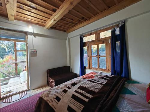 Postel nebo postele na pokoji v ubytování Solriddim Cafe & Stays