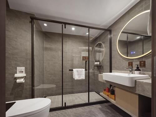 Ένα μπάνιο στο Yicheng Hotel Guilin Liangjiang Sihu East-West Alley Branch