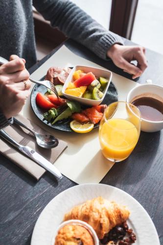 Comida en o cerca de este hotel