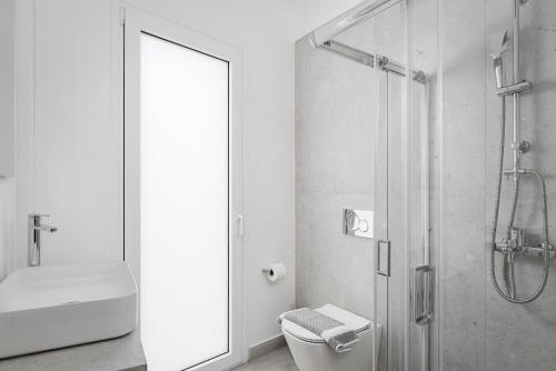 Athenian Hillside Residence