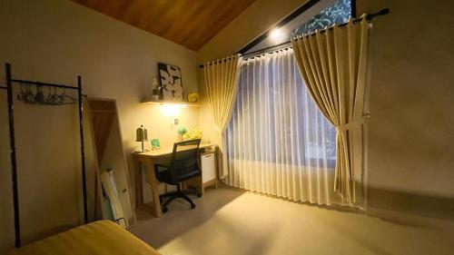 Postel nebo postele na pokoji v ubytování Aso Living Selatan