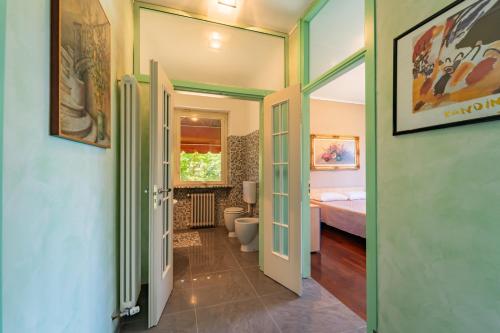 a hallway leading to a bedroom with a bed at Villa with Pool in Unesco, 4 Room, Parking e Free WiFi in San Damiano dʼAsti