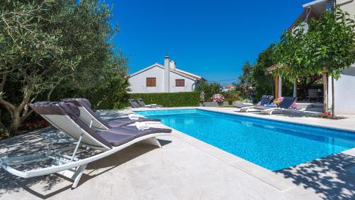 Family-friendly apartments with swimming pool Podstrana, Split - 15040