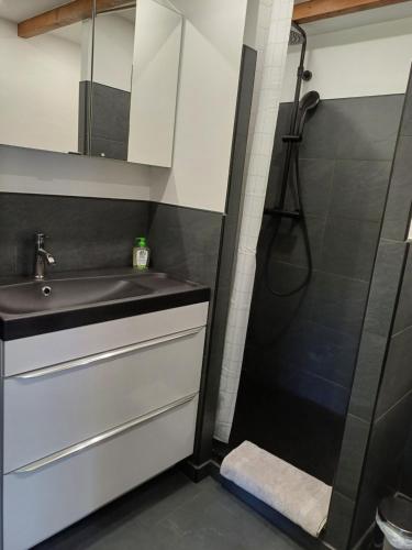 Koupelna v ubytování 4. Ty gevred à 500m de l'océan