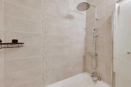 Beautiful Apartment 2BR 6P – Eiffel Tower