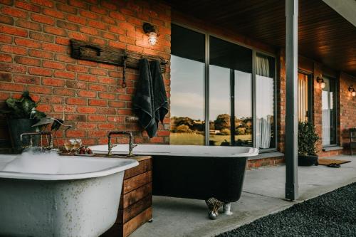 Fotografie z fotogalerie ubytování Stunning couples getaway - Outdoor cinema and fire v destinaci Warrnambool