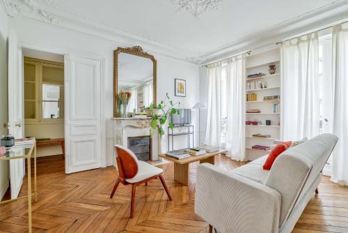 Spacious and Charming 2BR Apartment - Paris 16th
