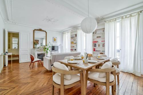 Spacious and Charming 2BR Apartment - Paris 16th