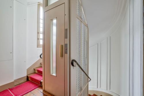Spacious and Charming 2BR Apartment - Paris 16th