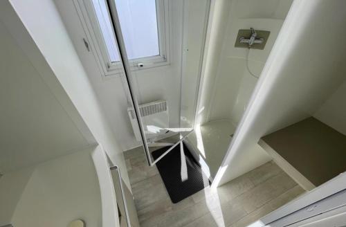 Et badeværelse på Mobil home G107 Camping les VIGNES Lit-et-Mixe