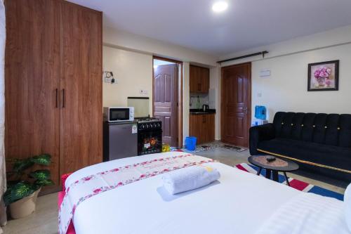 Postel nebo postele na pokoji v ubytování Burgundy Studio with free WI-FI