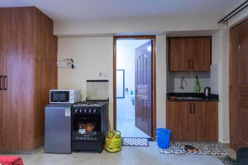 Kuchyň nebo kuchyňský kout v ubytování Burgundy Studio with free WI-FI