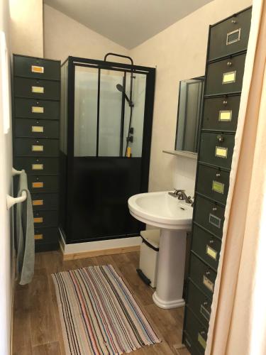 a bathroom with a sink and a shower at Le Refuge de Bruno in Saint-Amans-Soult
