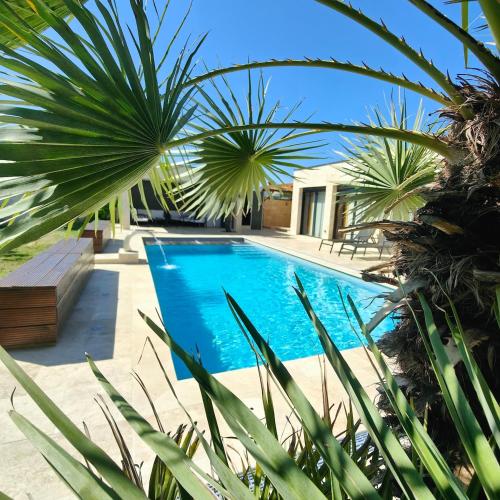 Bazén v ubytování Villa - piscine sans vis à vis nebo v jeho okolí