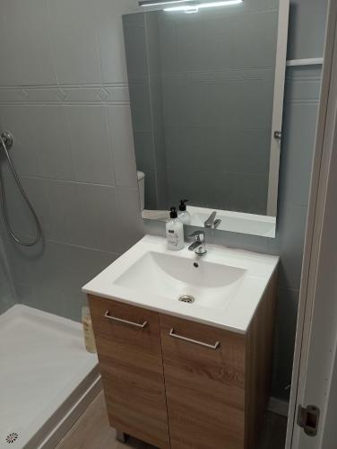 a bathroom with a sink and a mirror and a shower at Alojamiento K&A in Torrent
