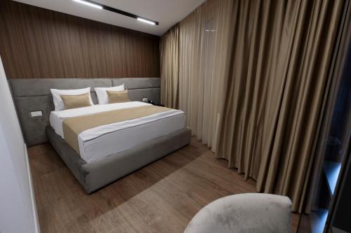 Ένα ή περισσότερα κρεβάτια σε δωμάτιο στο Velura Hotel & Spa