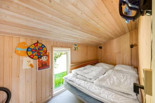 Ένα ή περισσότερα κρεβάτια σε δωμάτιο στο Rævlingehuset