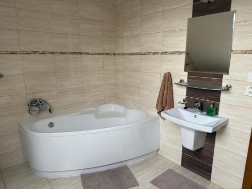 Ένα μπάνιο στο Chata Vločka - Orava Snow v lyžiarskom stredisku