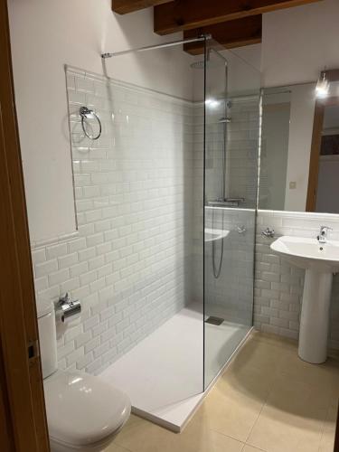 Phòng tắm tại La plaza de llanes, Plaza Parres Sobrino, 6