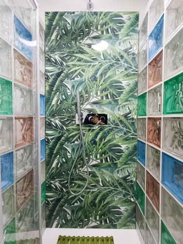 a bathroom with a mural of a palm tree at Casa Serena in Cave