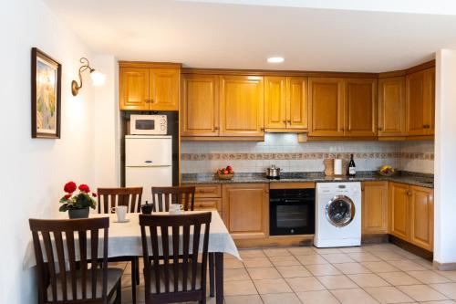 Kuchyň nebo kuchyňský kout v ubytování APARTAMENTOS SERRELLA - Rural Guadalest