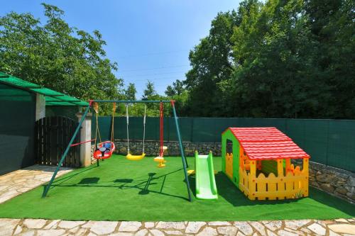 Family friendly house with a swimming pool Marici, Labin - 17820