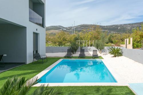 Family friendly house with a swimming pool Kastel Stafilic, Kastela - 23486
