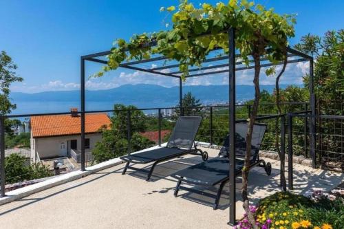 Apartments with swimming pool Rijeka - 24958