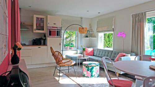 Η κουζίνα ή μικρή κουζίνα στο Delightful tropical retreat close to the sea