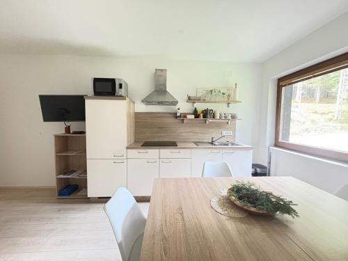 Η κουζίνα ή μικρή κουζίνα στο Triglav NP Apartment - above Bled