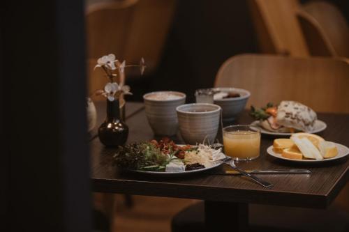 Comida en o cerca de este hotel