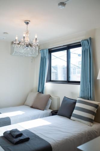 Tokyo Skytree 201 Elegance Blue Twin Room with Bath and WC