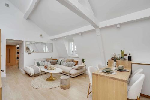 Historical apartment in the heart of Paris - 4