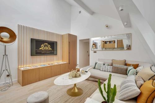 Historical apartment in the heart of Paris - 4