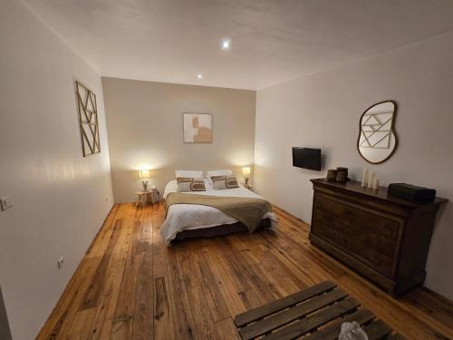 Postel nebo postele na pokoji v ubytování Dépendance Spacieuse & Cosy Entre et Mer avec Spa