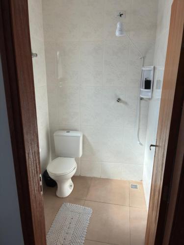 a bathroom with a toilet and a shower at Suíte - Centro de Itu in Itu