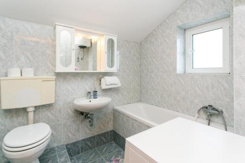 Ένα μπάνιο στο Apartments Laura - Mljet