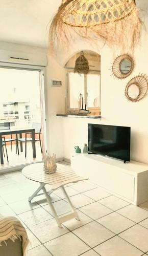 Appartement climatisé centre ville, proche plages Saint Raphaël et Fréjus avec ascenseur