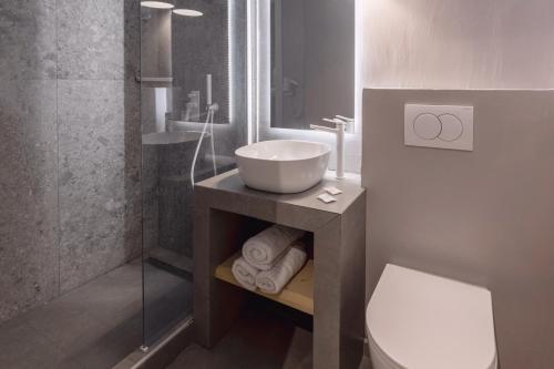 a bathroom with a sink and a toilet and a shower at Azzurro in Nei Poroi