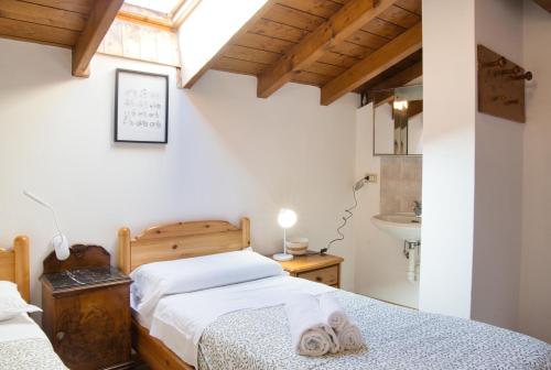 Ένα ή περισσότερα κρεβάτια σε δωμάτιο στο Lòbia Parrocchiale